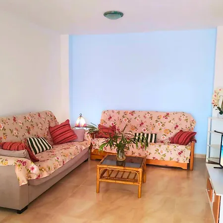 Naufragos Con Terraza טורבייחה