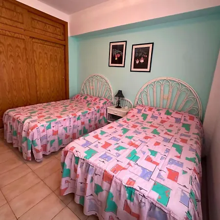 Naufragos Con Terraza アパート